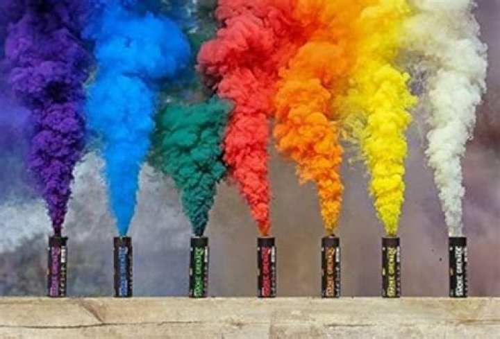 Are colored smoke bombs legal?