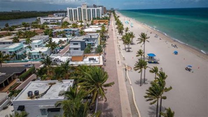 Are hollywood beaches open?