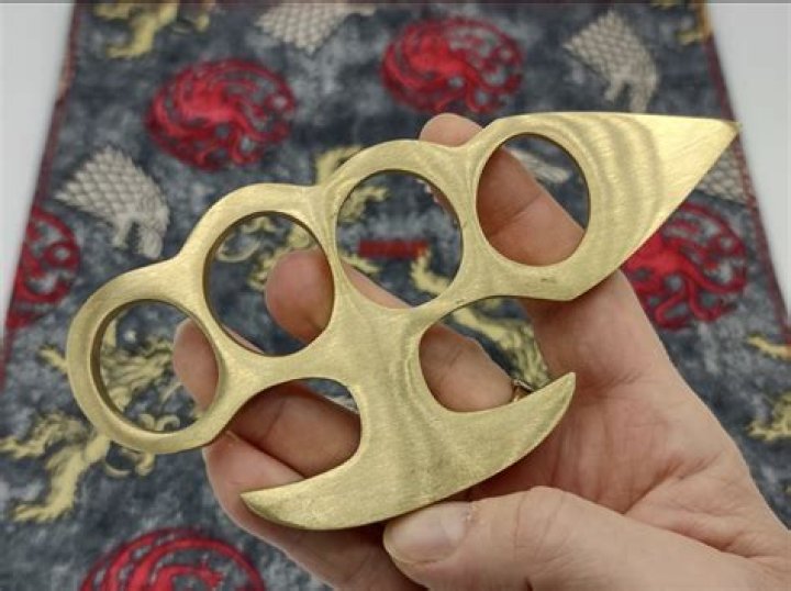 Are knuckle dusters legal?