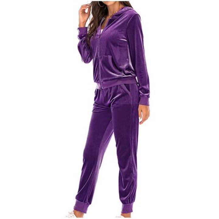 Are velour sweatsuits coming back?