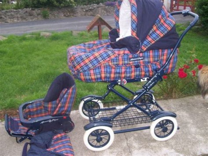 Can baby sleep in mamas and papas carrycot?