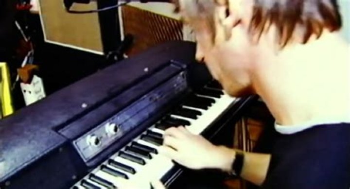 Can colin farrell play piano?