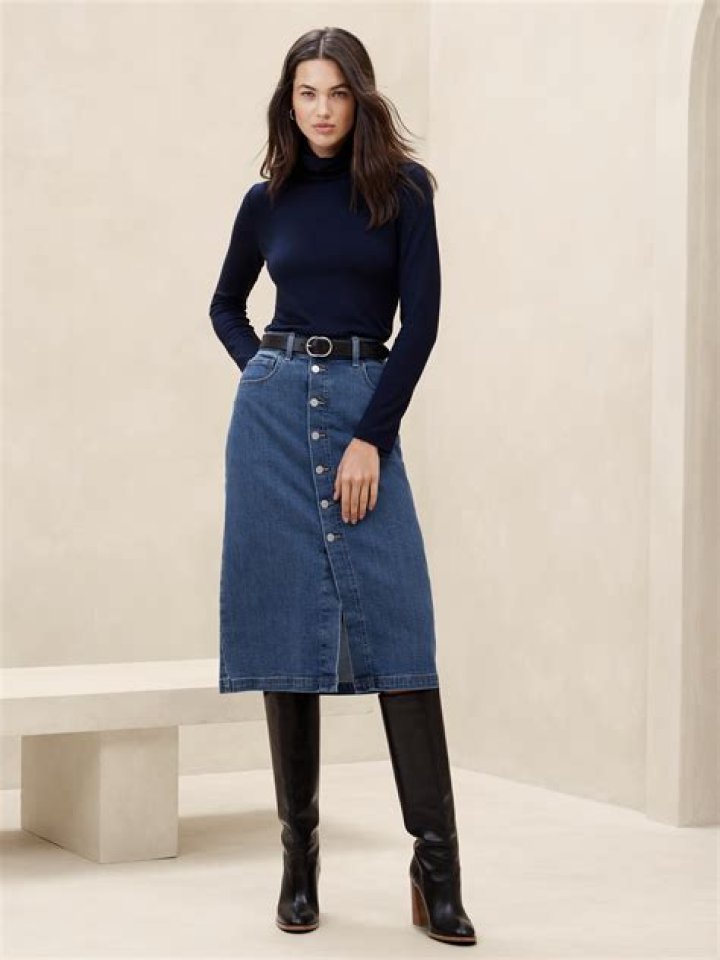 Can i wear a knee length skirt?
