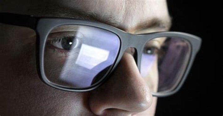 Can see reflection of eye in glasses?