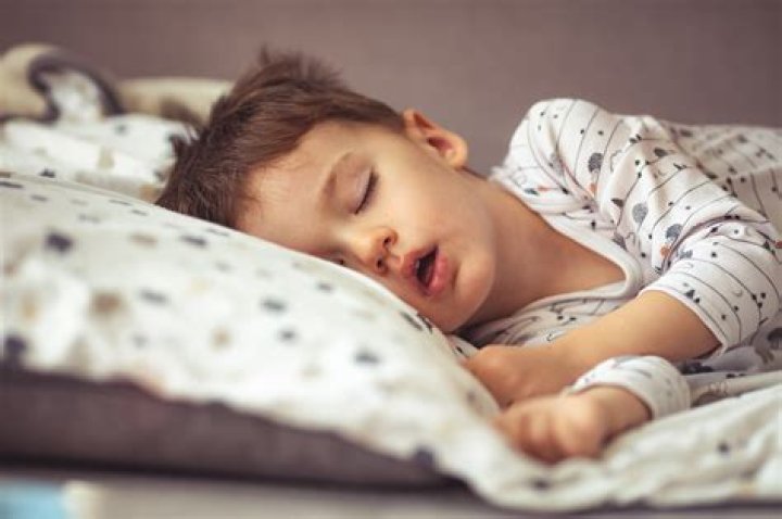 Can two year old sleep with blanket?
