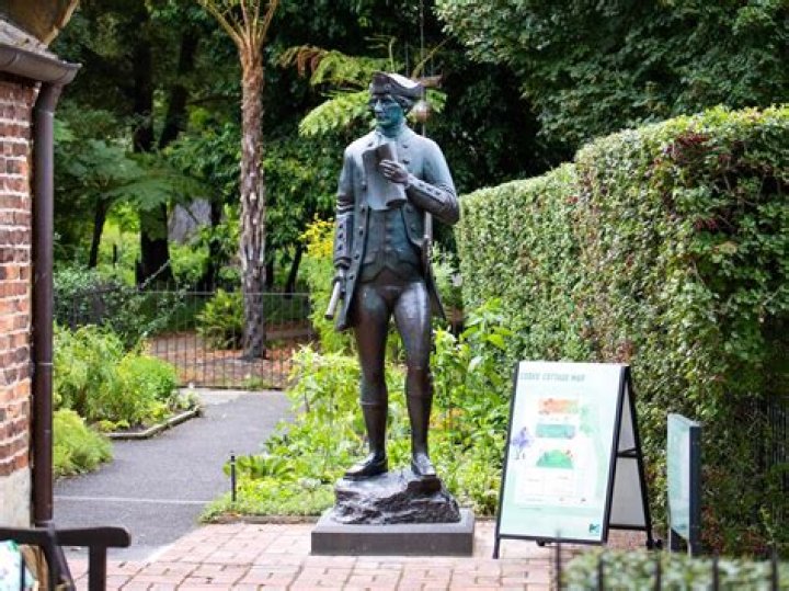 Can you drink alcohol in fitzroy gardens?