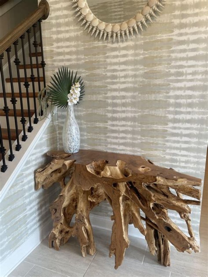 Can you rehang wallpaper?