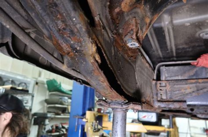 Can you repair a broken workbench in rust?