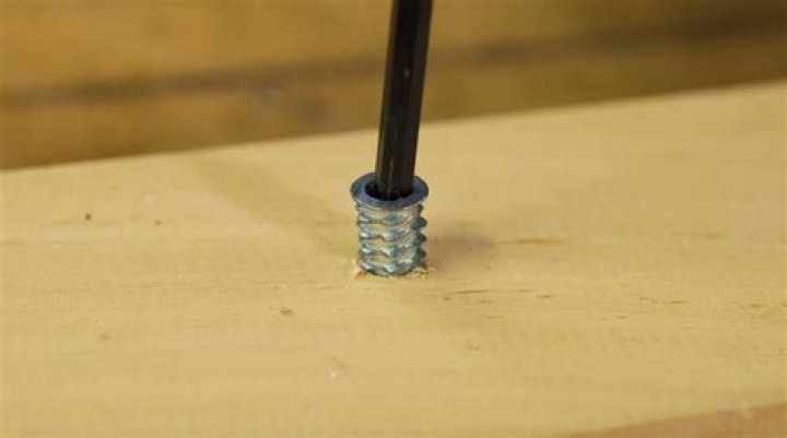 Can you screw into pine wood?