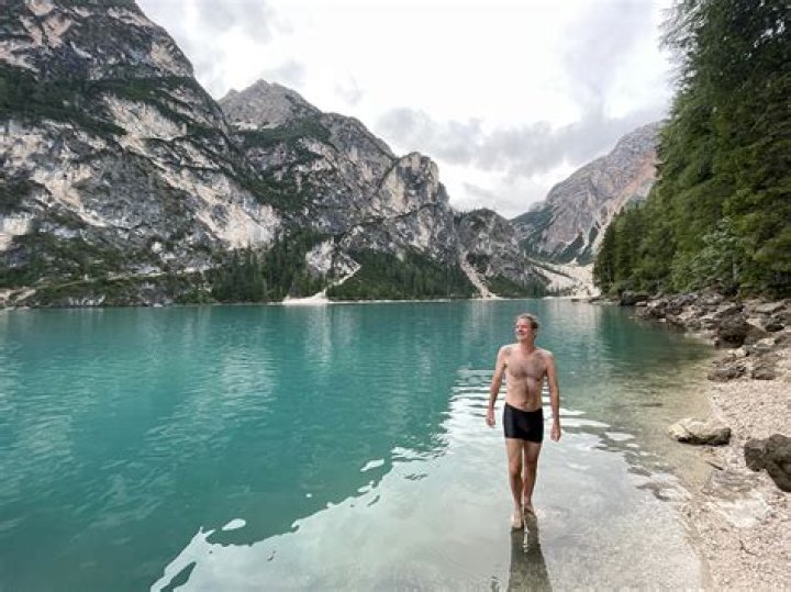 Can you swim in lago di braies?