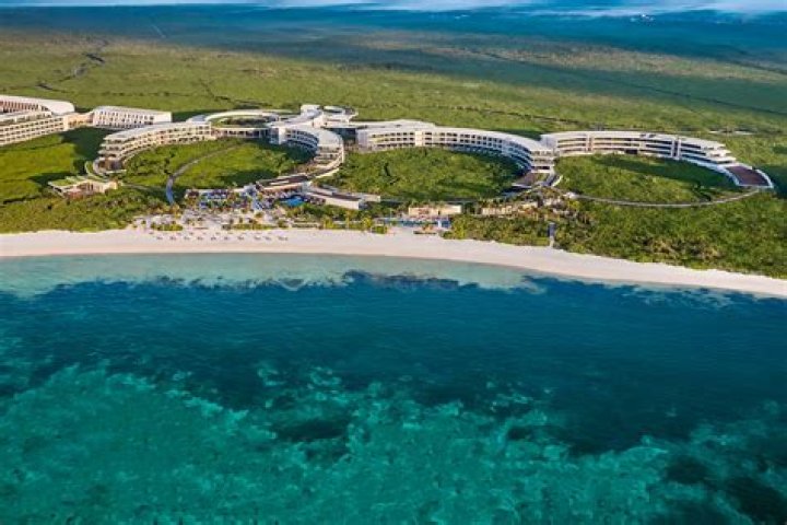 Can you swim in the ocean in riviera maya?