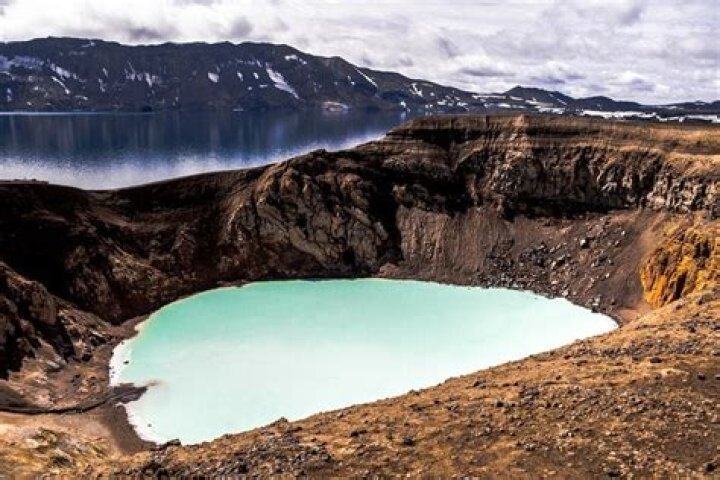 Can you swim in viti crater?