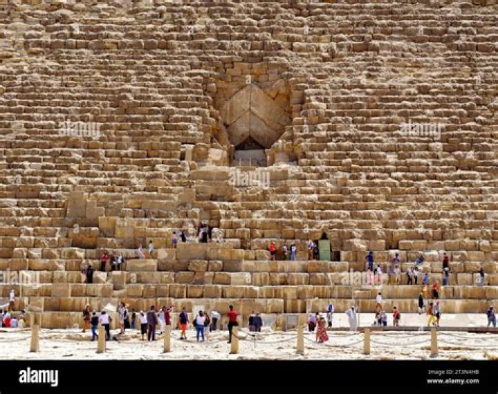 Could the pyramids levitate?