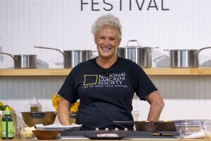 Did anne burrell get engaged?
