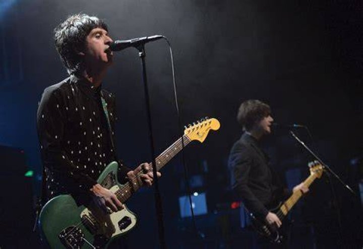 Did johnny marr play with the pretenders?