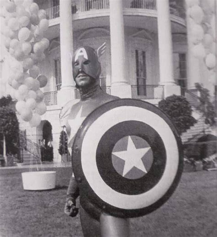 Did jonathan frakes play captain america?