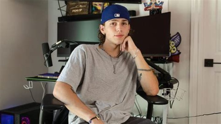 Did vinnie hacker join the hype house?