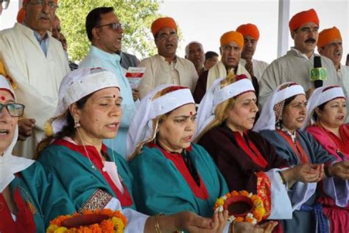 Do kashmiri pandits still live in kashmir?