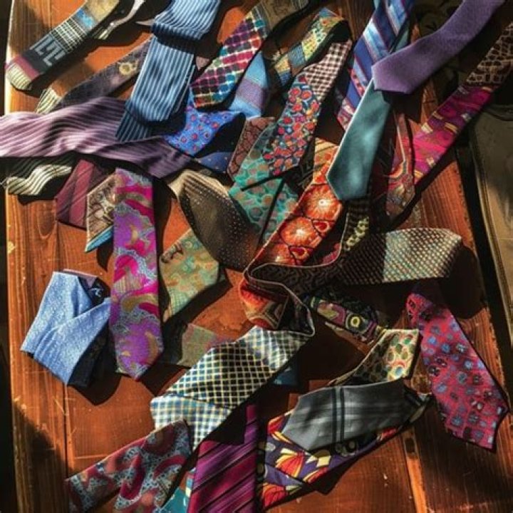 Do neckties spread disease?