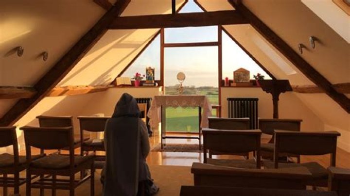 Do nuns live in abbeys?