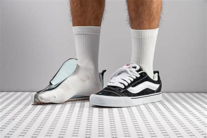 Do vans have eyelets?