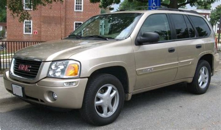 Does 2005 gmc envoy have bluetooth?