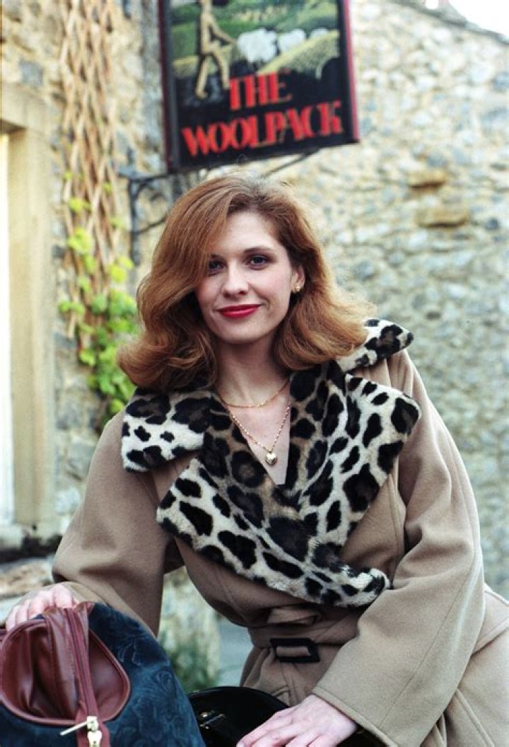 Does bernice buy the woolpack in emmerdale?