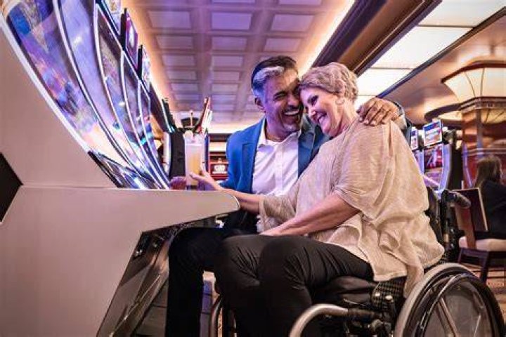 Does blackjack favor house?