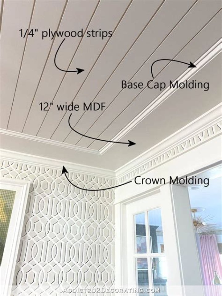 Does crown molding go with vaulted ceilings?