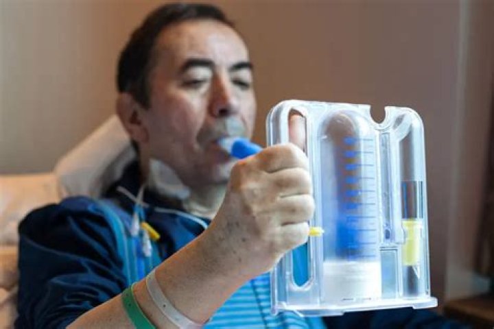 Does incentive spirometer help pneumonia?