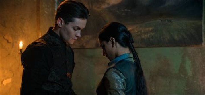 Does kaz wear a wig?