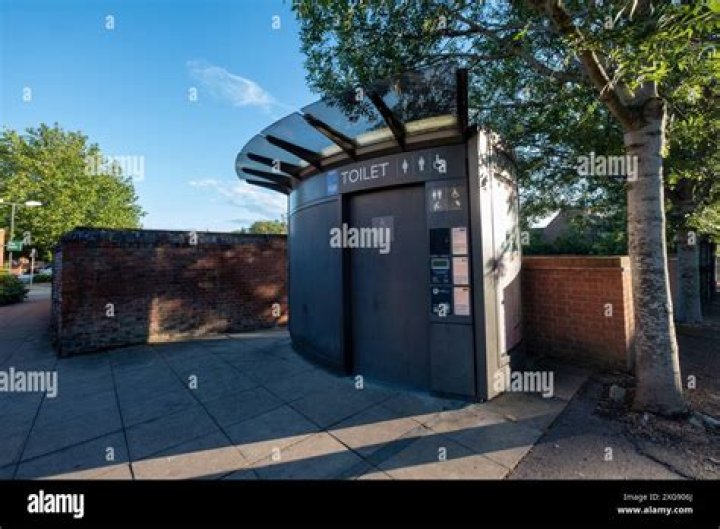 Does kennington park have toilets?