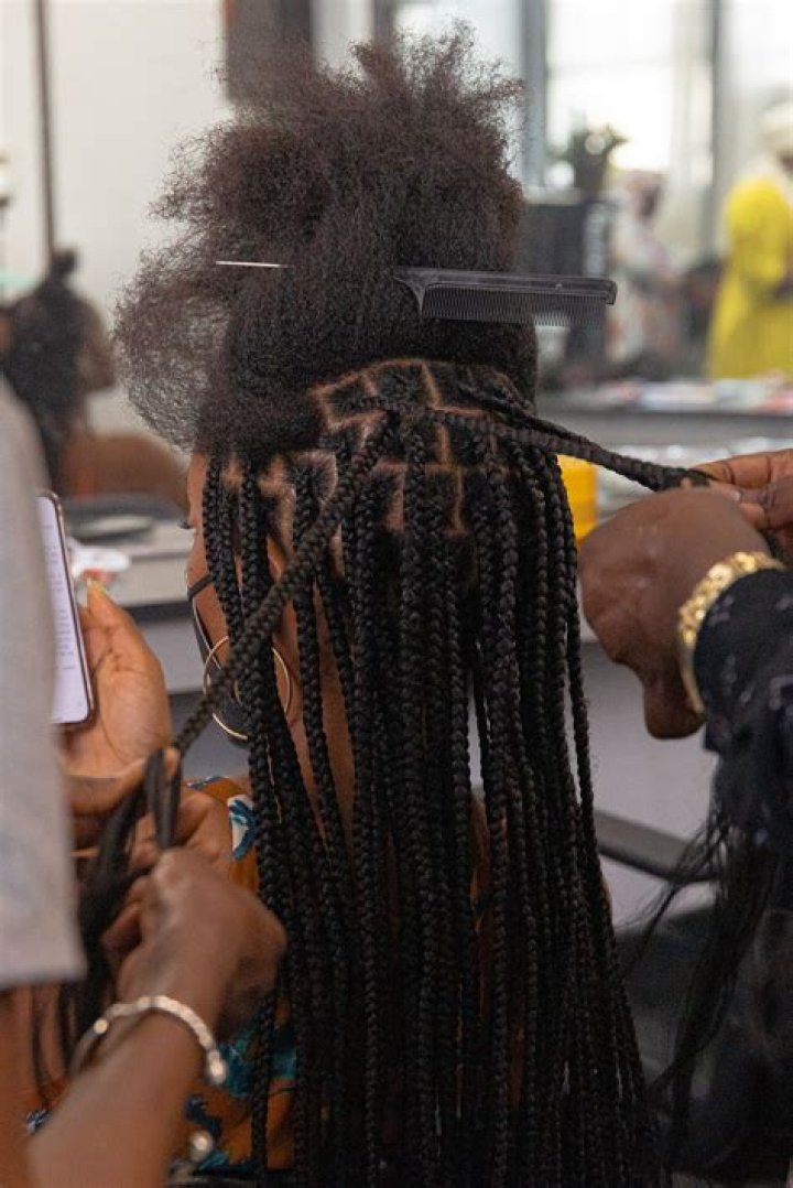 Does knotless braids damage hair?