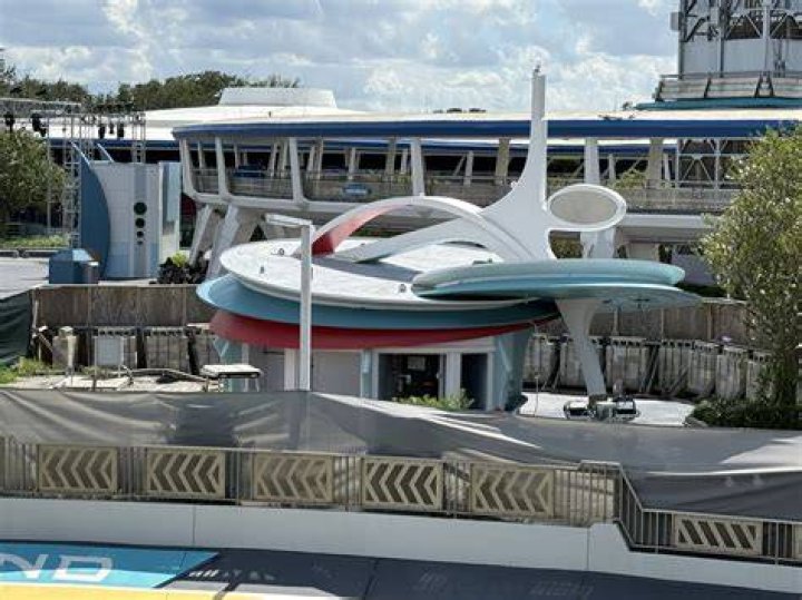 Does loungefly ship to canada?