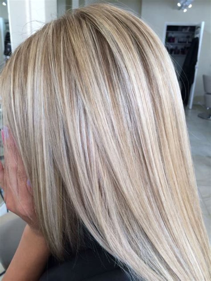 Does lowlights use bleach?