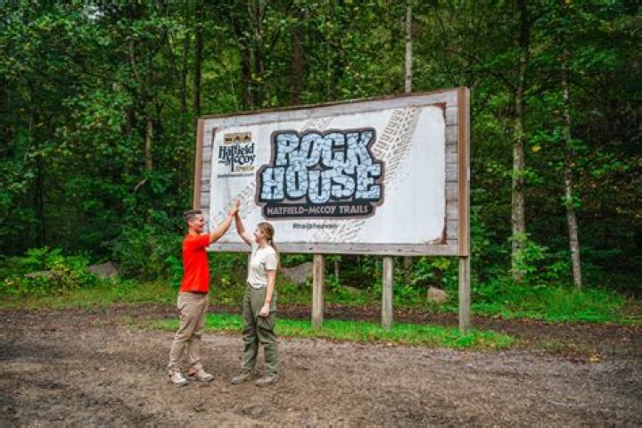 Does rockhouse trail connect?