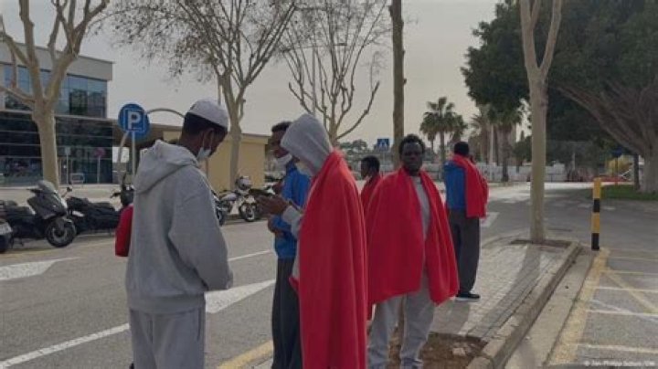 Does spain quarantine arrivals?