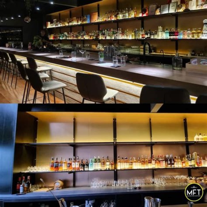 Does temple bar serve food?