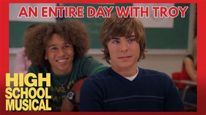 Does troy really sing in high school musical?