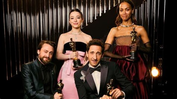 Has more academy awards nominations?