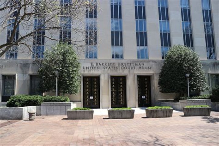Has the federal courthouse in portland been damaged?