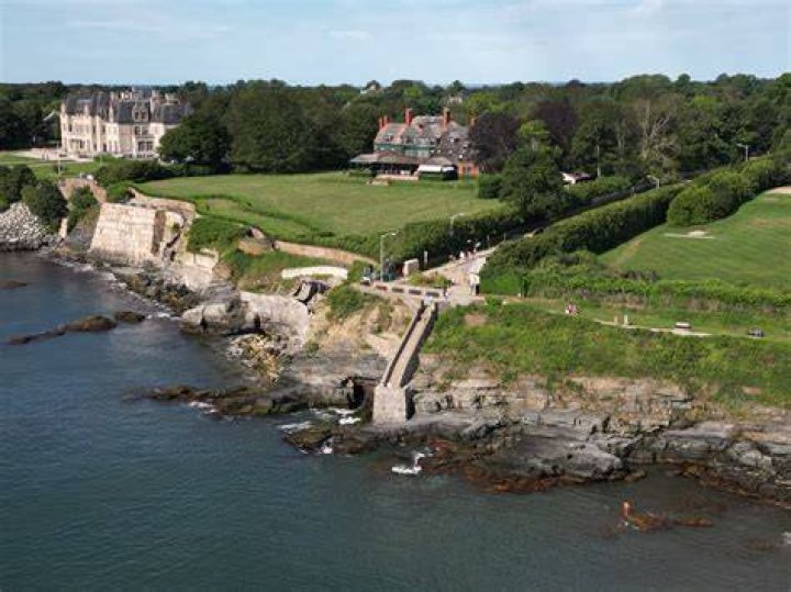 How long is the cliff walk?
