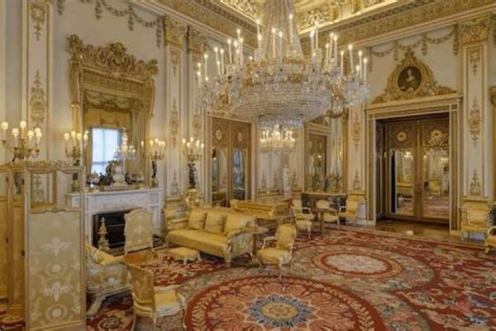 How many rooms in windsor castle?