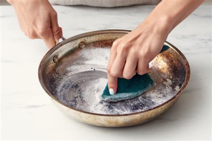 How to clean scoured pans?