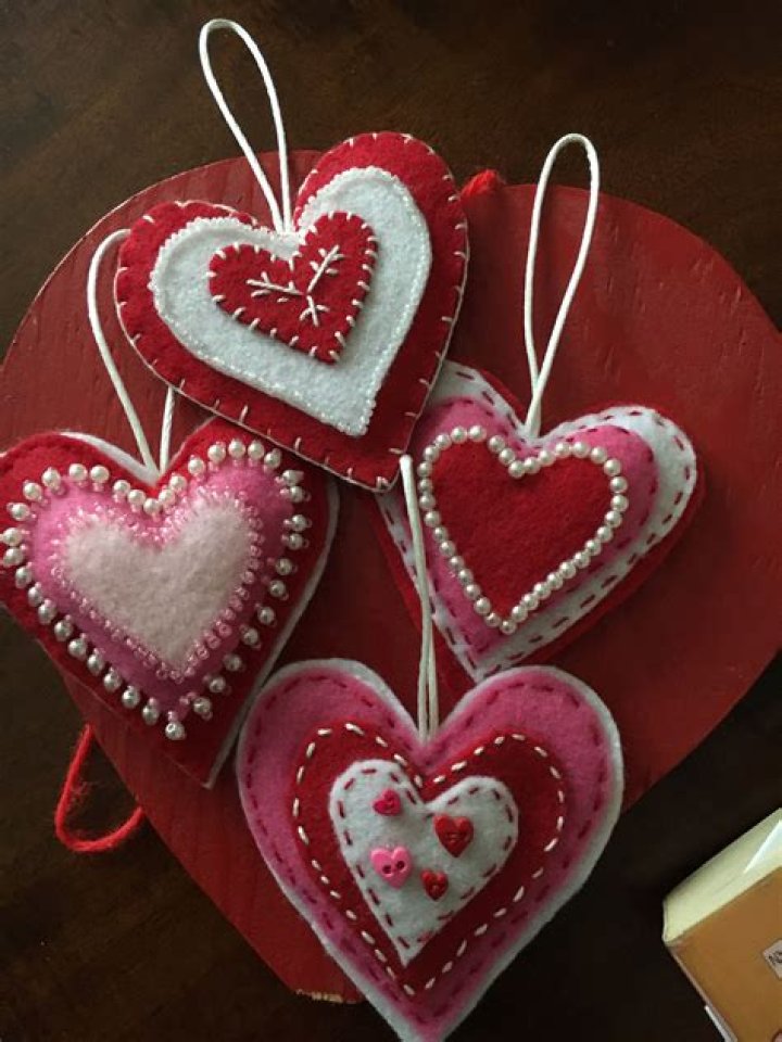 How to make heart felt ornaments?