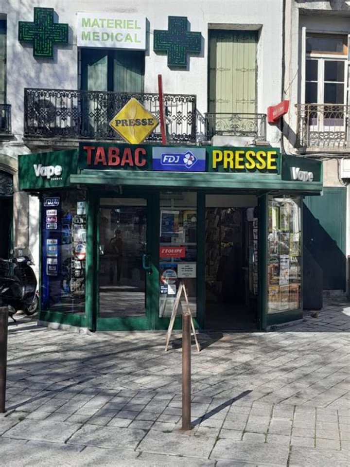 In bureau de tabac?