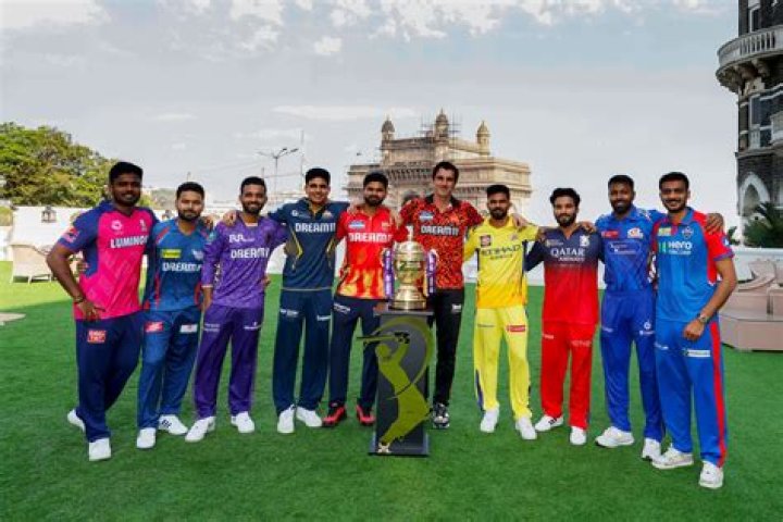 In ipl history win by 10 wickets?