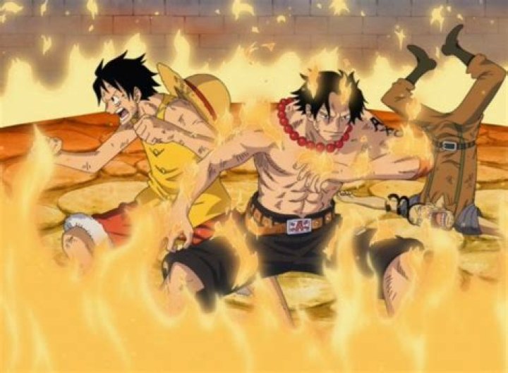 In what episode does luffy arrive at marineford?