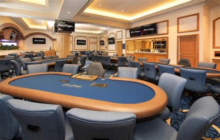 Is encore boston poker room open?