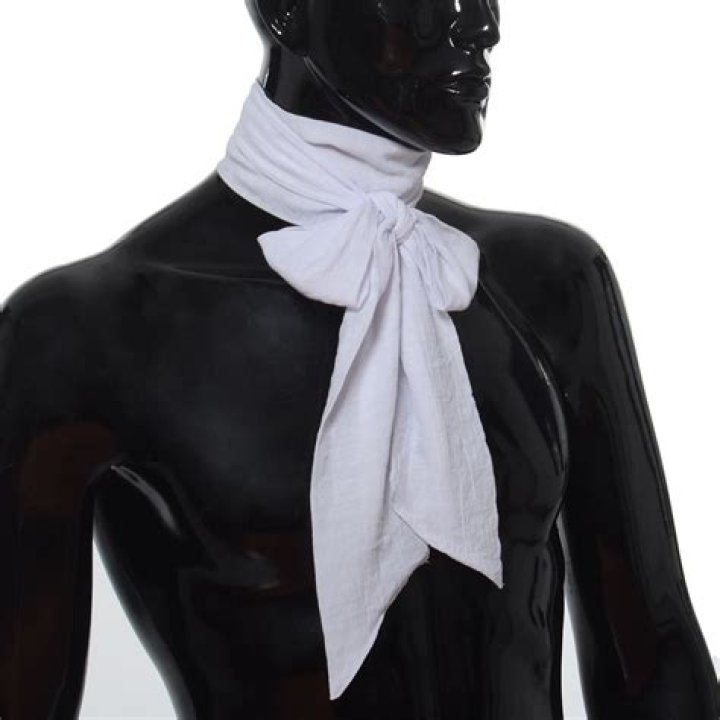 Is jabot a cravat?